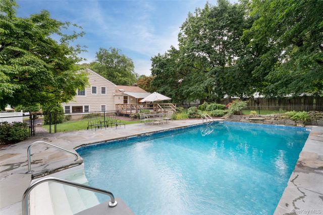 12 William Penn Drive, Stony Brook, NY 11790
