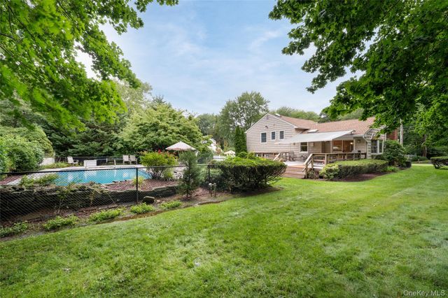 12 William Penn Drive, Stony Brook, NY 11790