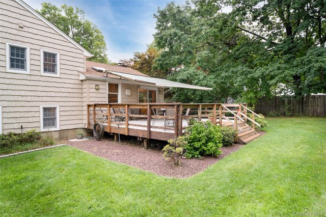 12 William Penn Drive, Stony Brook, NY 11790