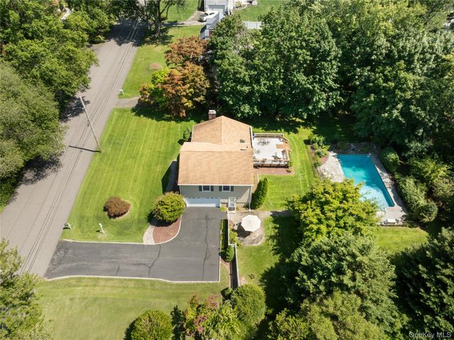 12 William Penn Drive, Stony Brook, NY 11790