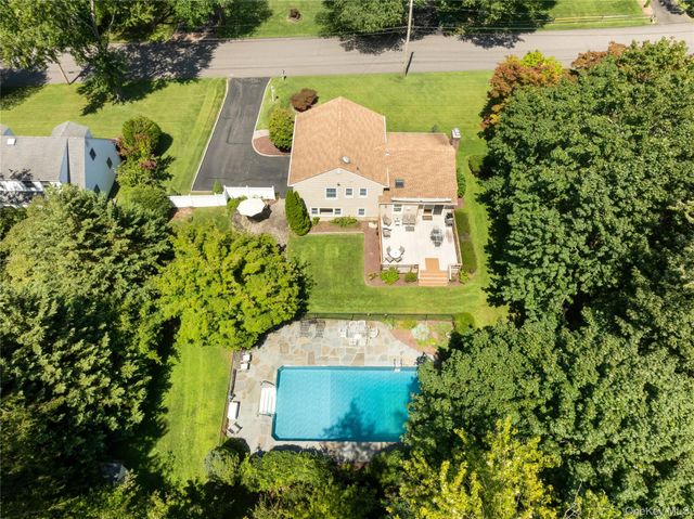 12 William Penn Drive, Stony Brook, NY 11790