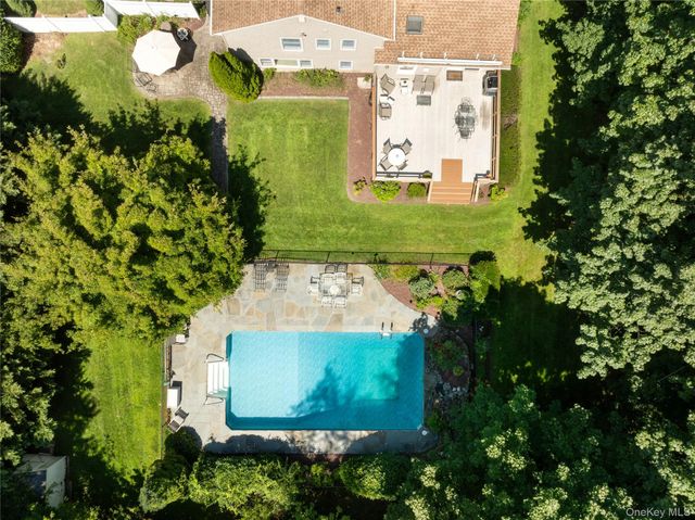12 William Penn Drive, Stony Brook, NY 11790