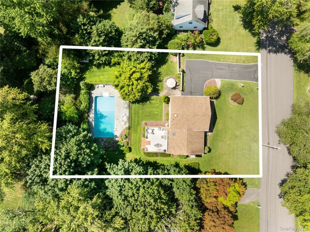 12 William Penn Drive, Stony Brook, NY 11790