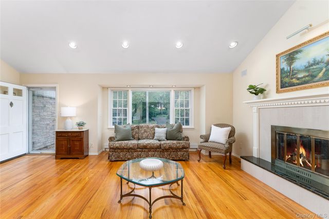 12 William Penn Drive, Stony Brook, NY 11790