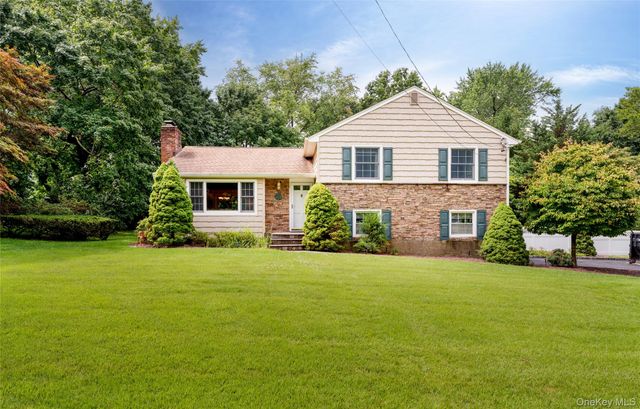 12 William Penn Drive, Stony Brook, NY 11790