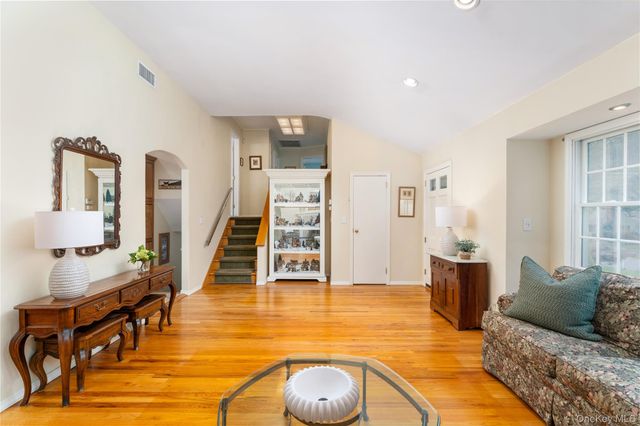 12 William Penn Drive, Stony Brook, NY 11790