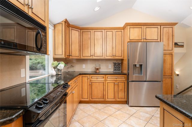 12 William Penn Drive, Stony Brook, NY 11790