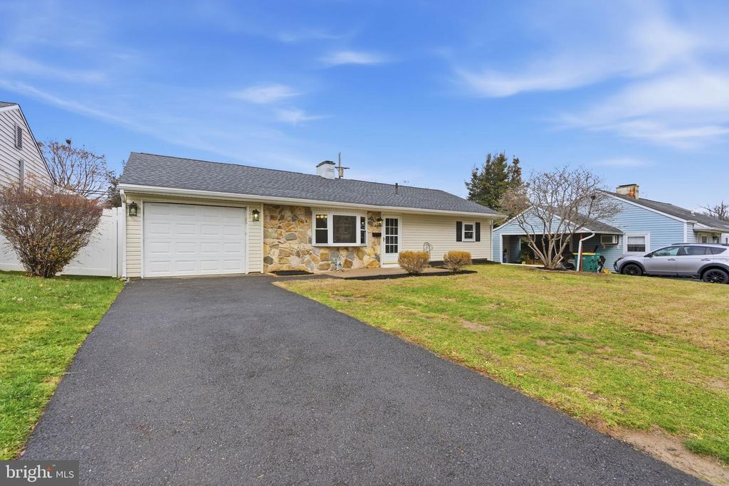 831 TRENTON RD, Fairless Hills, PA 19030
