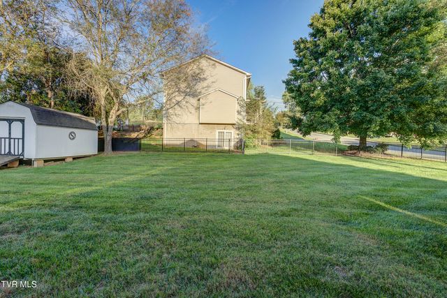 400 Brookwood Drive, Johnson City, TN 37615