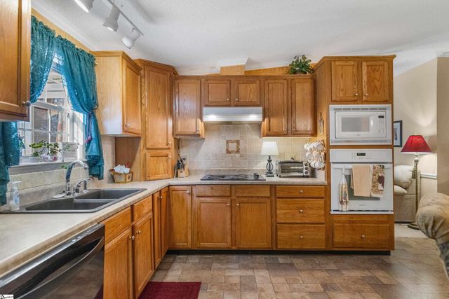 33 Paris View Drive, Taylors, SC 29687