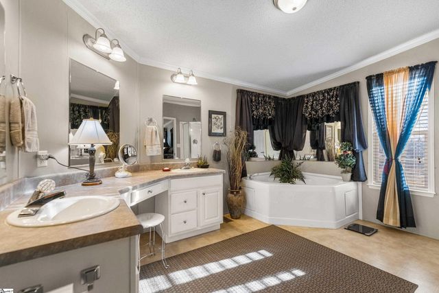 33 Paris View Drive, Taylors, SC 29687