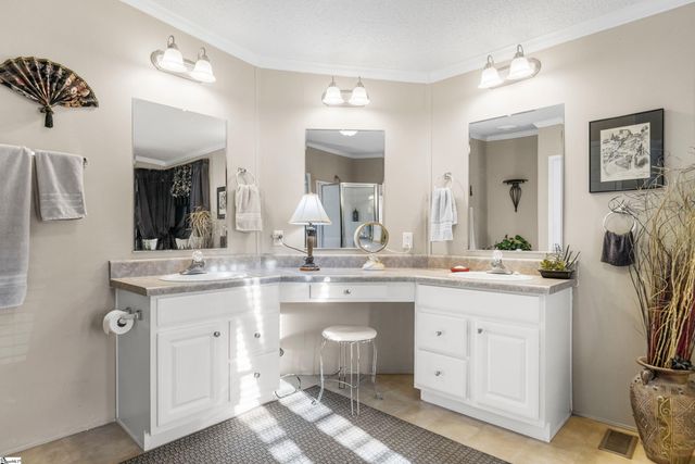 33 Paris View Drive, Taylors, SC 29687