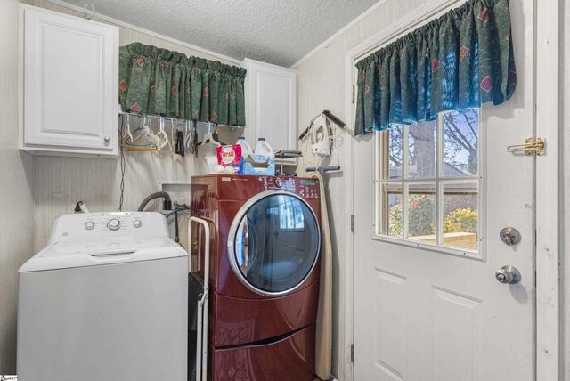 33 Paris View Drive, Taylors, SC 29687