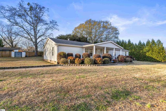 33 Paris View Drive, Taylors, SC 29687