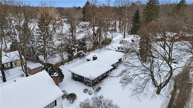 39 Scotch Lane, Irondequoit, NY 14617