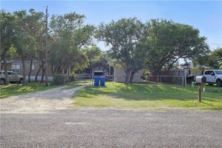 213 S Fuqua St, Rockport, TX 78382