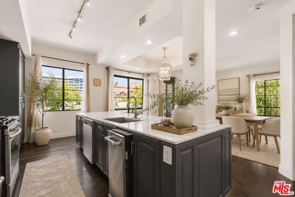 234 S Gale Drive 209, Beverly Hills, CA 90211