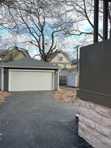 61 7 Avenue, La Grange, IL 60525