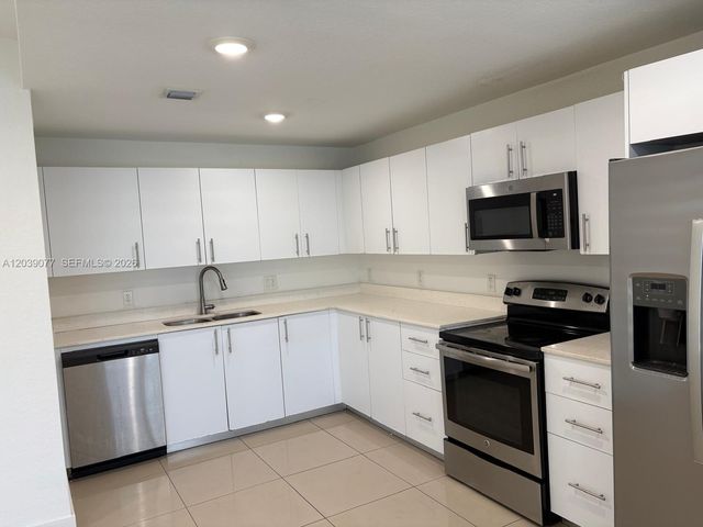 25680 SW 143rd Path, Homestead, FL 33032