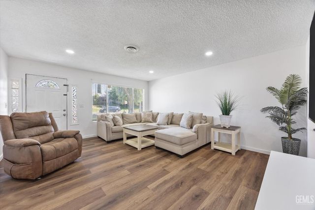 4209 Coronado Avenue, Bakersfield, CA 93306