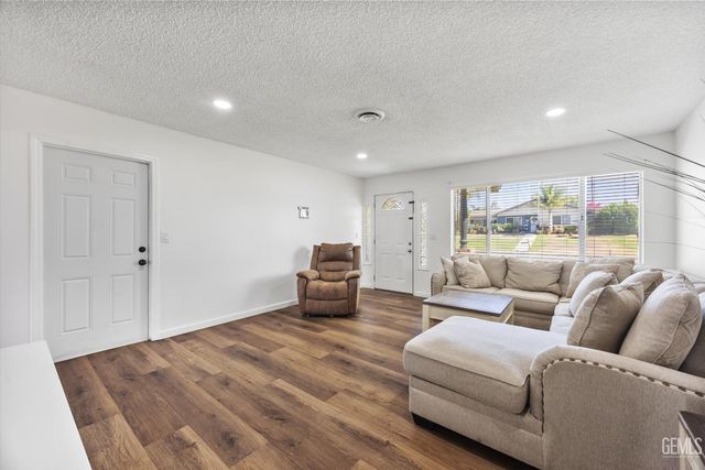 4209 Coronado Avenue, Bakersfield, CA 93306