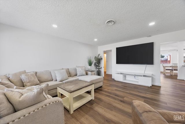 4209 Coronado Avenue, Bakersfield, CA 93306