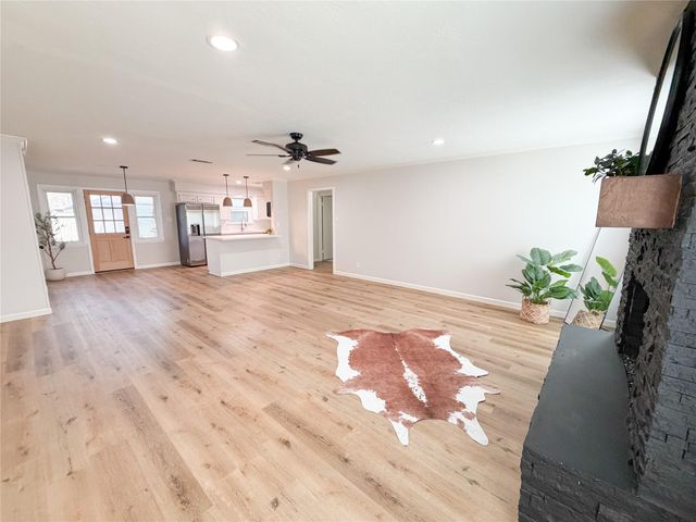 56 Greentree Lane, Conroe, TX 77304