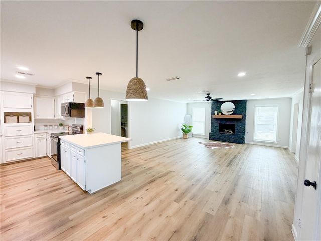 56 Greentree Lane, Conroe, TX 77304