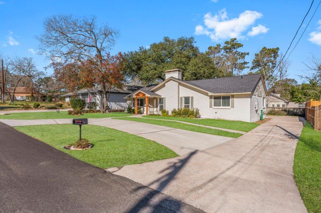 56 Greentree Lane, Conroe, TX 77304