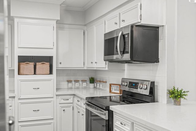 56 Greentree Lane, Conroe, TX 77304