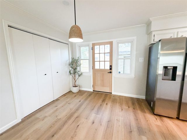 56 Greentree Lane, Conroe, TX 77304