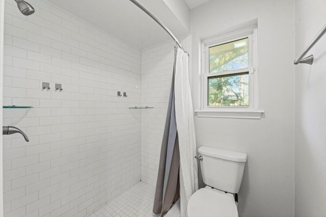 56 Greentree Lane, Conroe, TX 77304