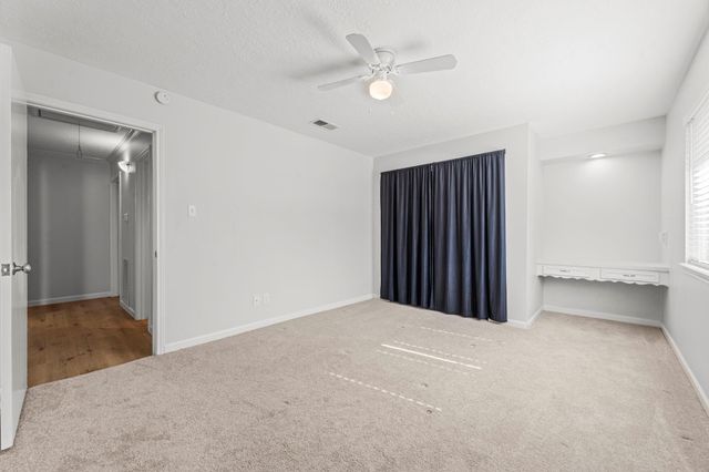 56 Greentree Lane, Conroe, TX 77304