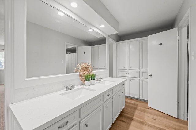 56 Greentree Lane, Conroe, TX 77304