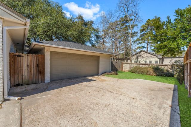 56 Greentree Lane, Conroe, TX 77304
