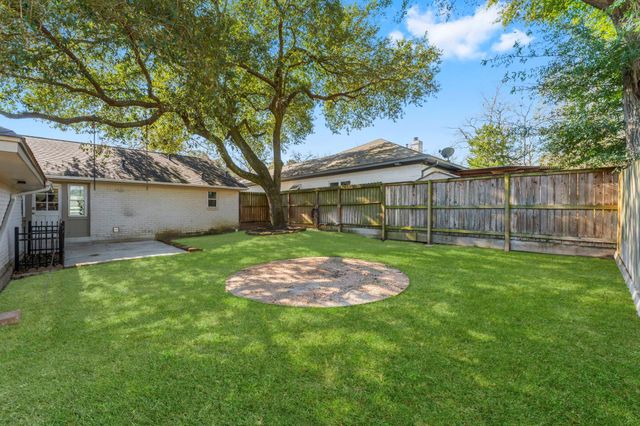 56 Greentree Lane, Conroe, TX 77304