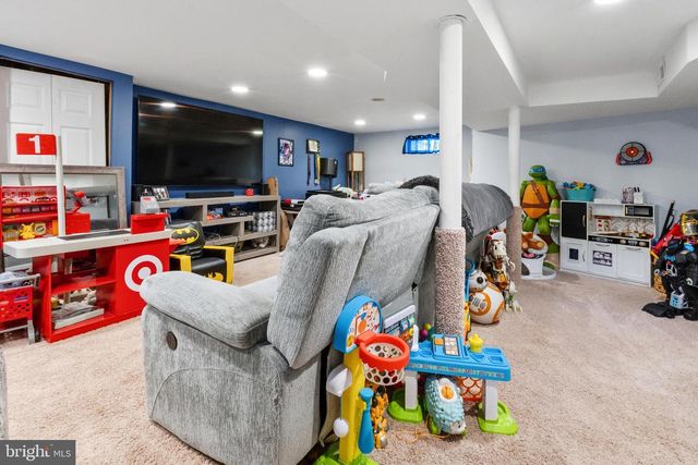 81 LOCKWOOD AVE, Woodbridge, NJ 07095