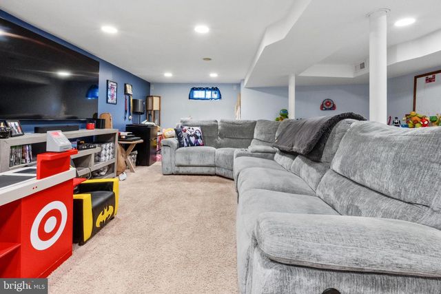 81 LOCKWOOD AVE, Woodbridge, NJ 07095