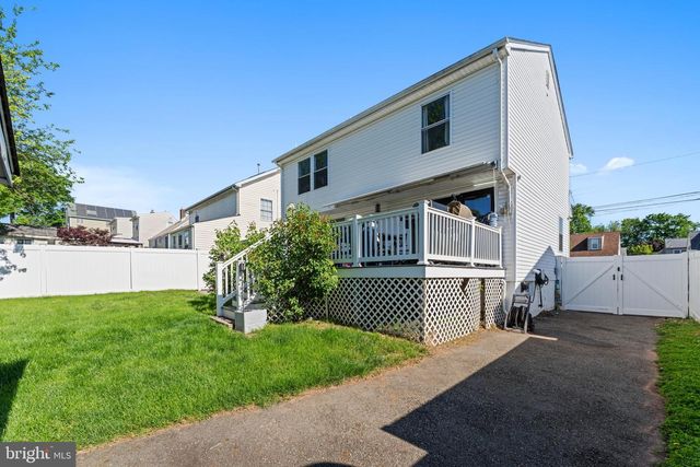 81 LOCKWOOD AVE, Woodbridge, NJ 07095