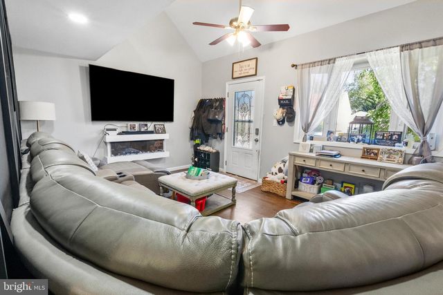 81 LOCKWOOD AVE, Woodbridge, NJ 07095
