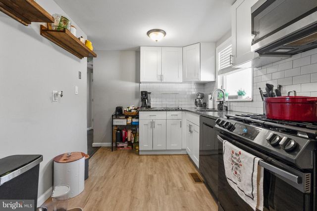 81 LOCKWOOD AVE, Woodbridge, NJ 07095