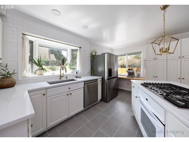 17015 TUALATIN St, Lake Oswego, OR 97035