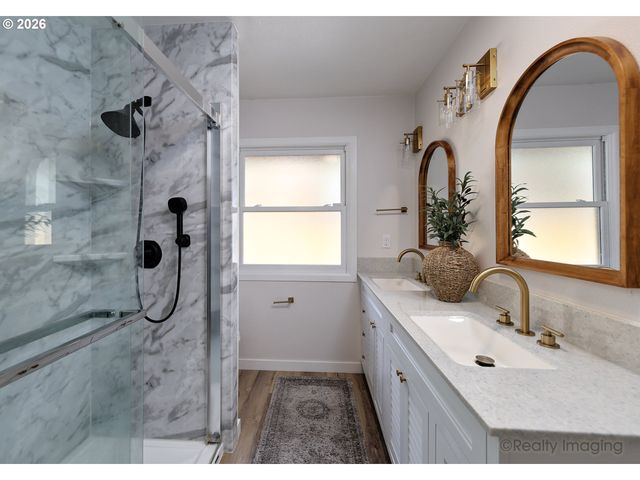 17015 TUALATIN St, Lake Oswego, OR 97035