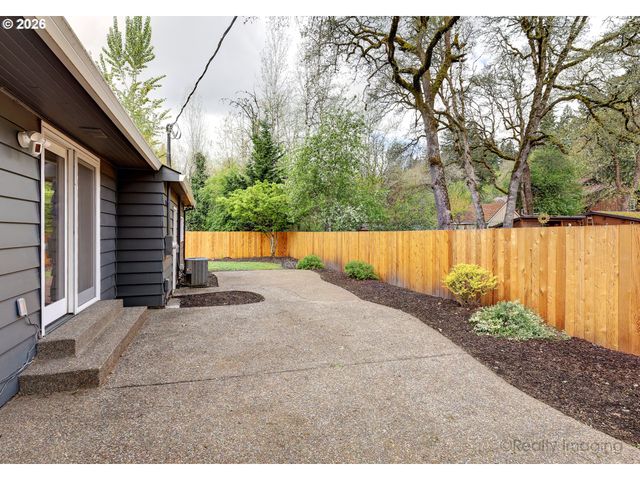 17015 TUALATIN St, Lake Oswego, OR 97035