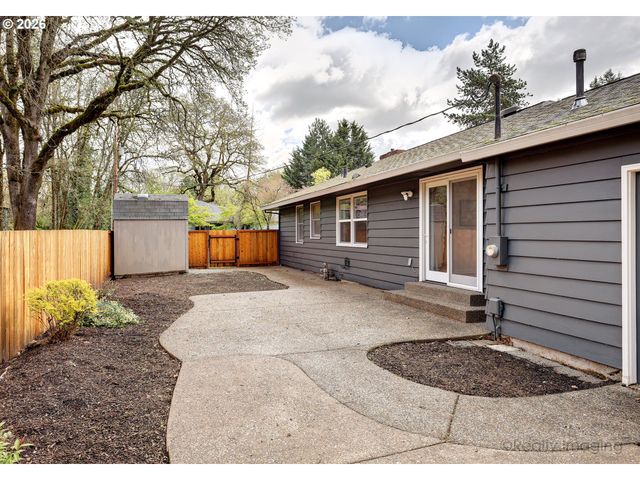 17015 TUALATIN St, Lake Oswego, OR 97035