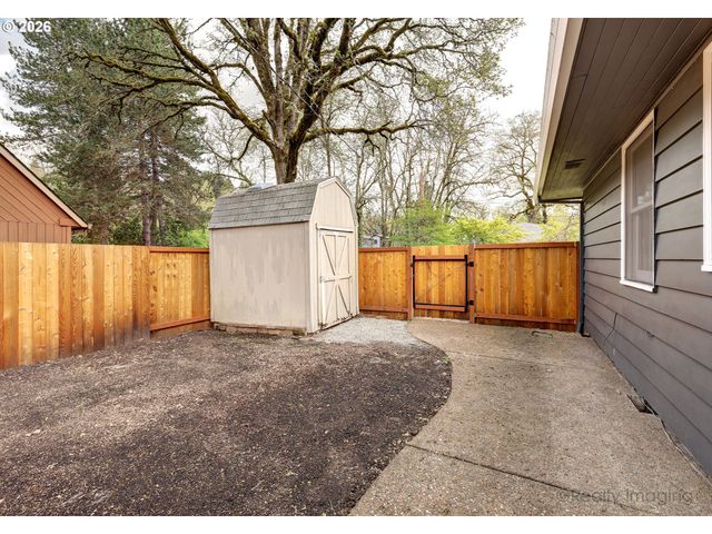 17015 TUALATIN St, Lake Oswego, OR 97035