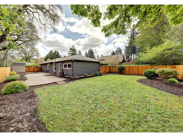 17015 TUALATIN St, Lake Oswego, OR 97035