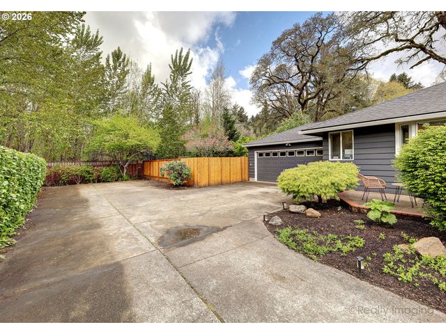 17015 TUALATIN St, Lake Oswego, OR 97035