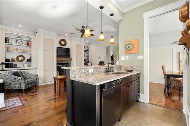 105 Weatherford Place, Roswell, GA 30075