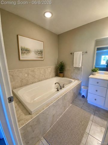 8095 Woodstone Court, Grand Blanc Charter Township, MI 48439